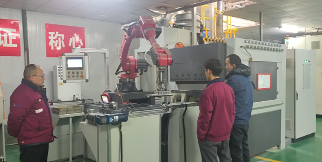 长寿喷砂机在模具清理中的专业应用